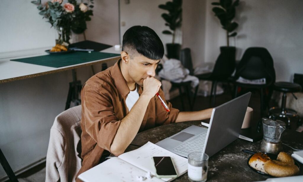 Как создать первый источник дохода в интернете, не увольняясь с работы